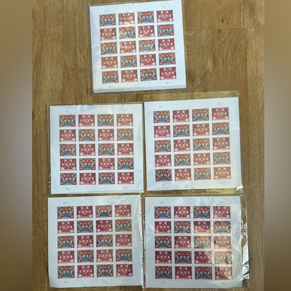 500 LOVE USA FOREVER MAILING USPS 2022 FLORAL
POSTAGE STAMPS ADHESIVE - Picture 3 of 6